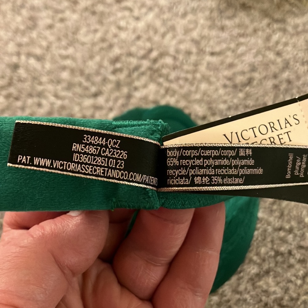 Victoria’s Secret bombshell plunge bra - Picture 5 of 10